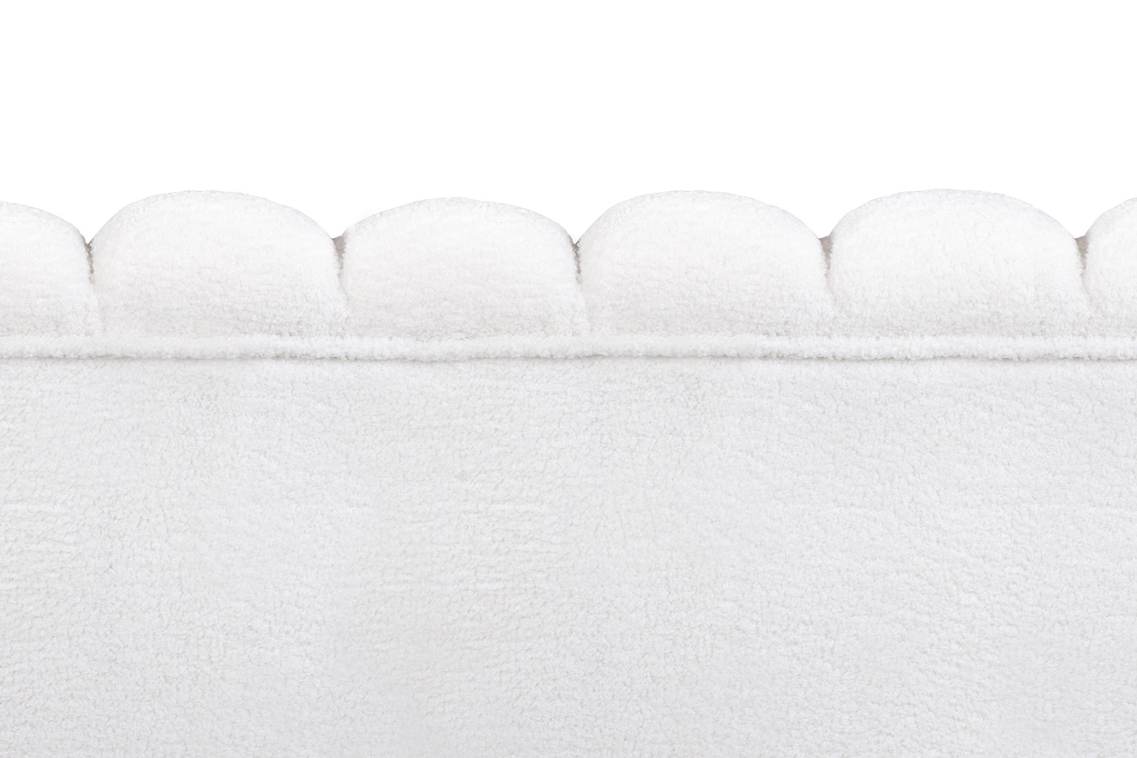 Двухместный диван Pearl Double Boucle на черных ножках в интерьере в Москве Двухместный диван Pearl Double Boucle на черных ножках в интерьере