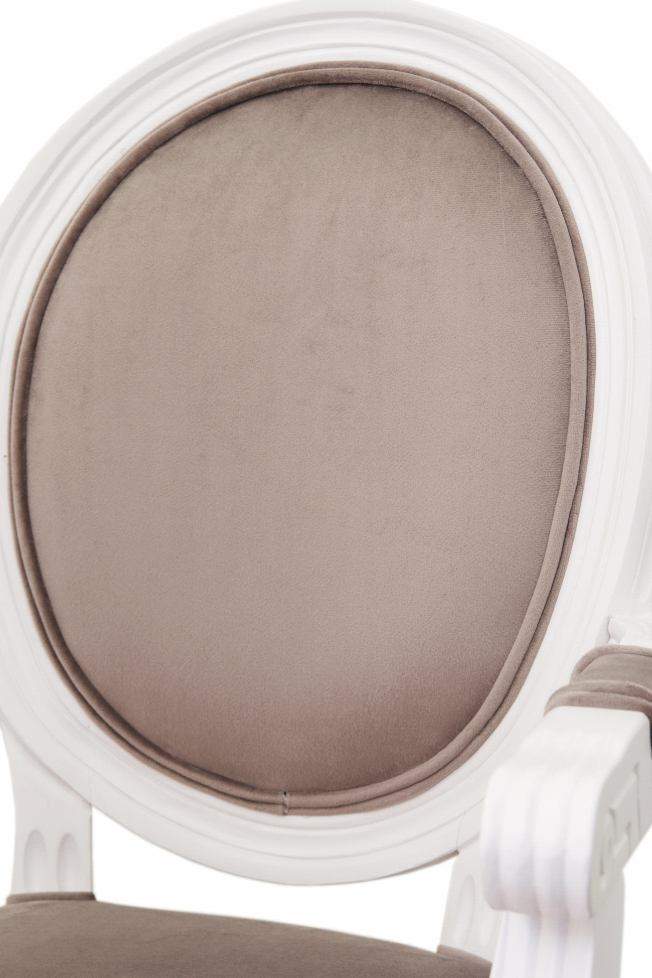 Мягкий стул с подлокотниками Volker Arm Taupe в интерьере