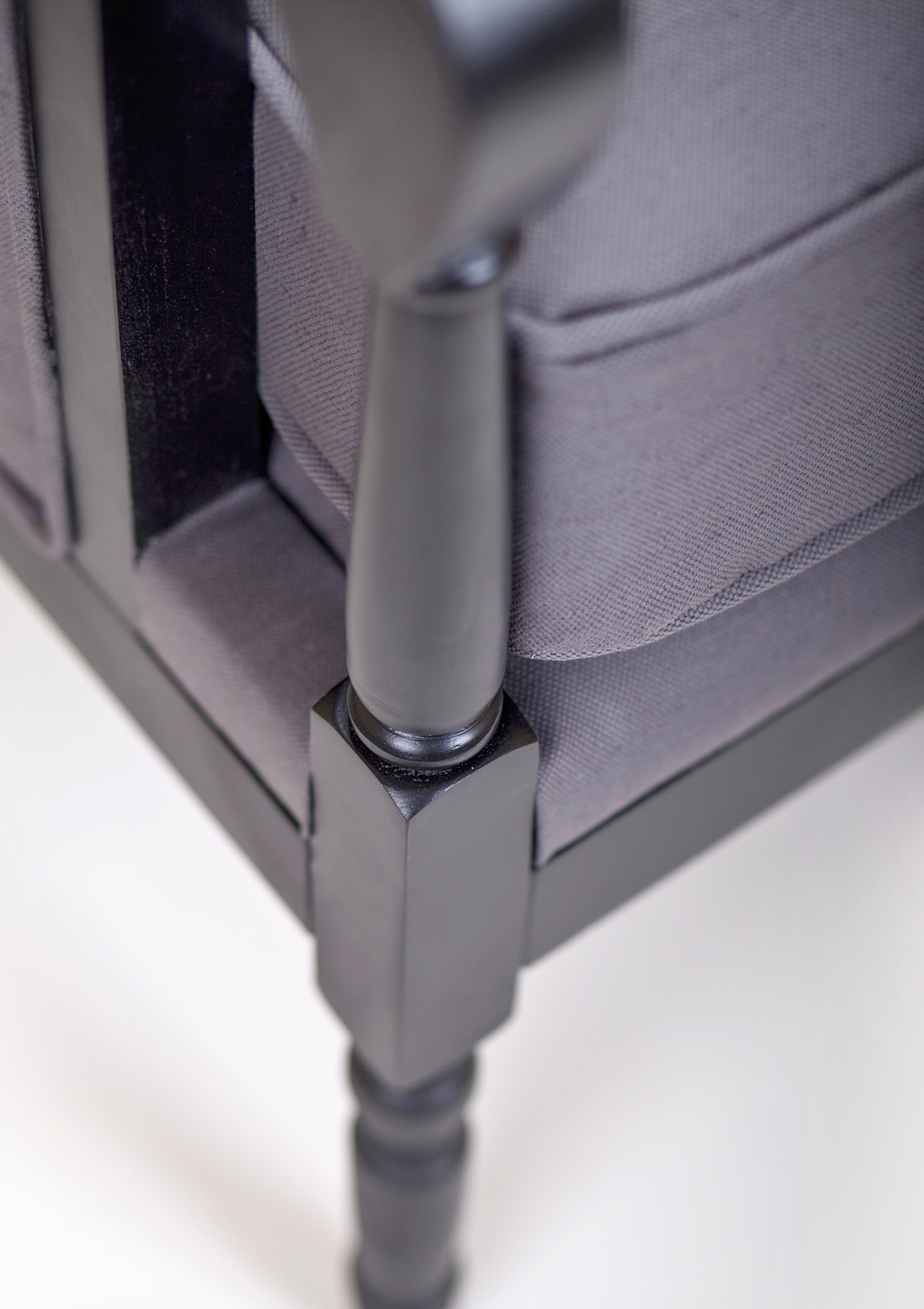 фото Классическое кресло Colin Grey