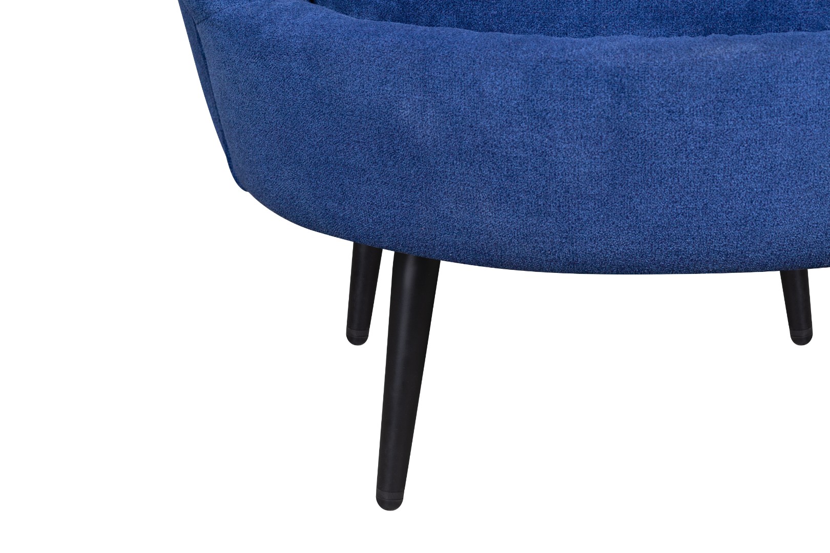 фото Низкое кресло ракушка Pearl синий на черных ножках в интерьере в Москве фото Низкое кресло ракушка Pearl синий на черных ножках в интерьере