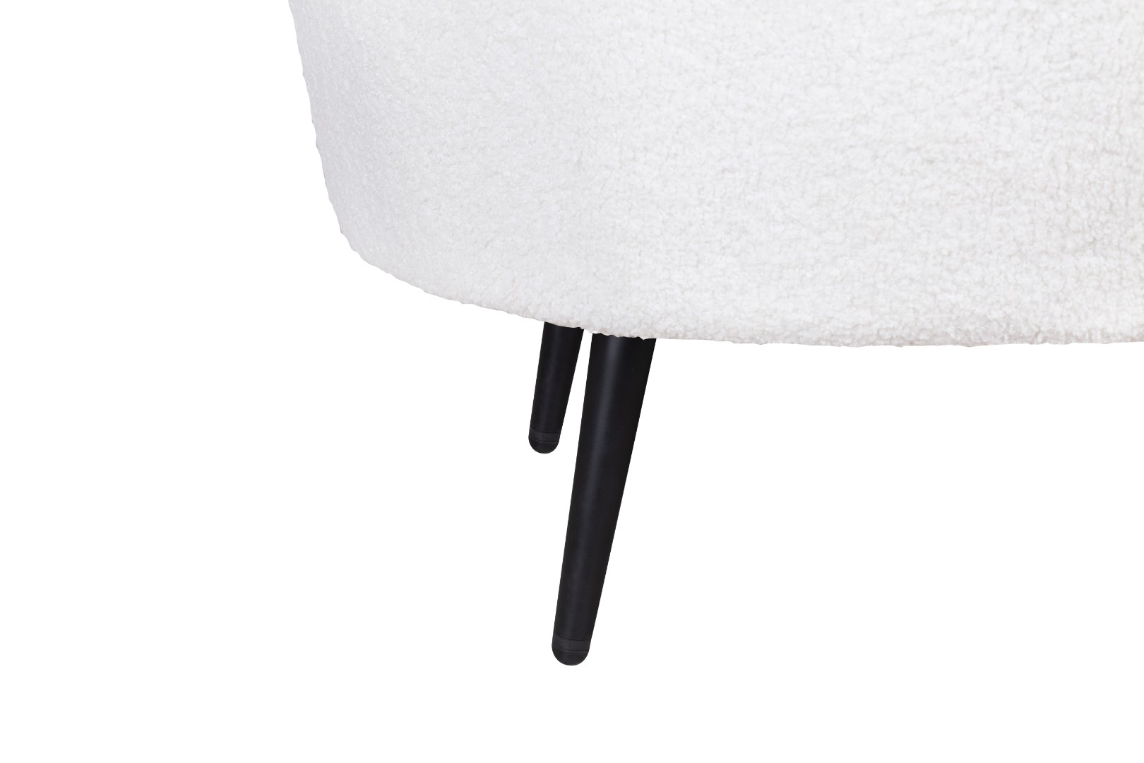 фото Низкое кресло ракушка Pearl цвет белый на черных ножках в интерьере в Москве фото Низкое кресло ракушка Pearl цвет белый на черных ножках в интерьере