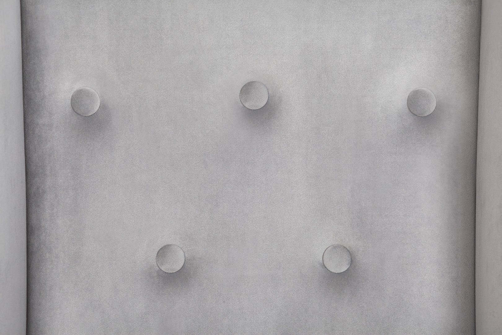 Дизайнерский барный стул Skipton Grey Velvet в интерьере в Москве Дизайнерский барный стул Skipton Grey Velvet в интерьере