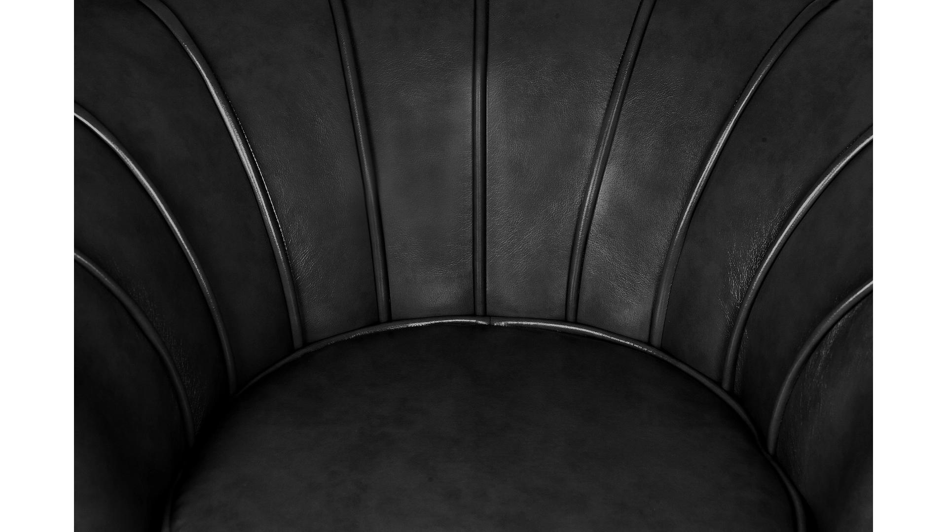 Низкое кресло ракушка Pearl Black V2 на черных ножках в интерьере в Москве Низкое кресло ракушка Pearl Black V2 на черных ножках в интерьере