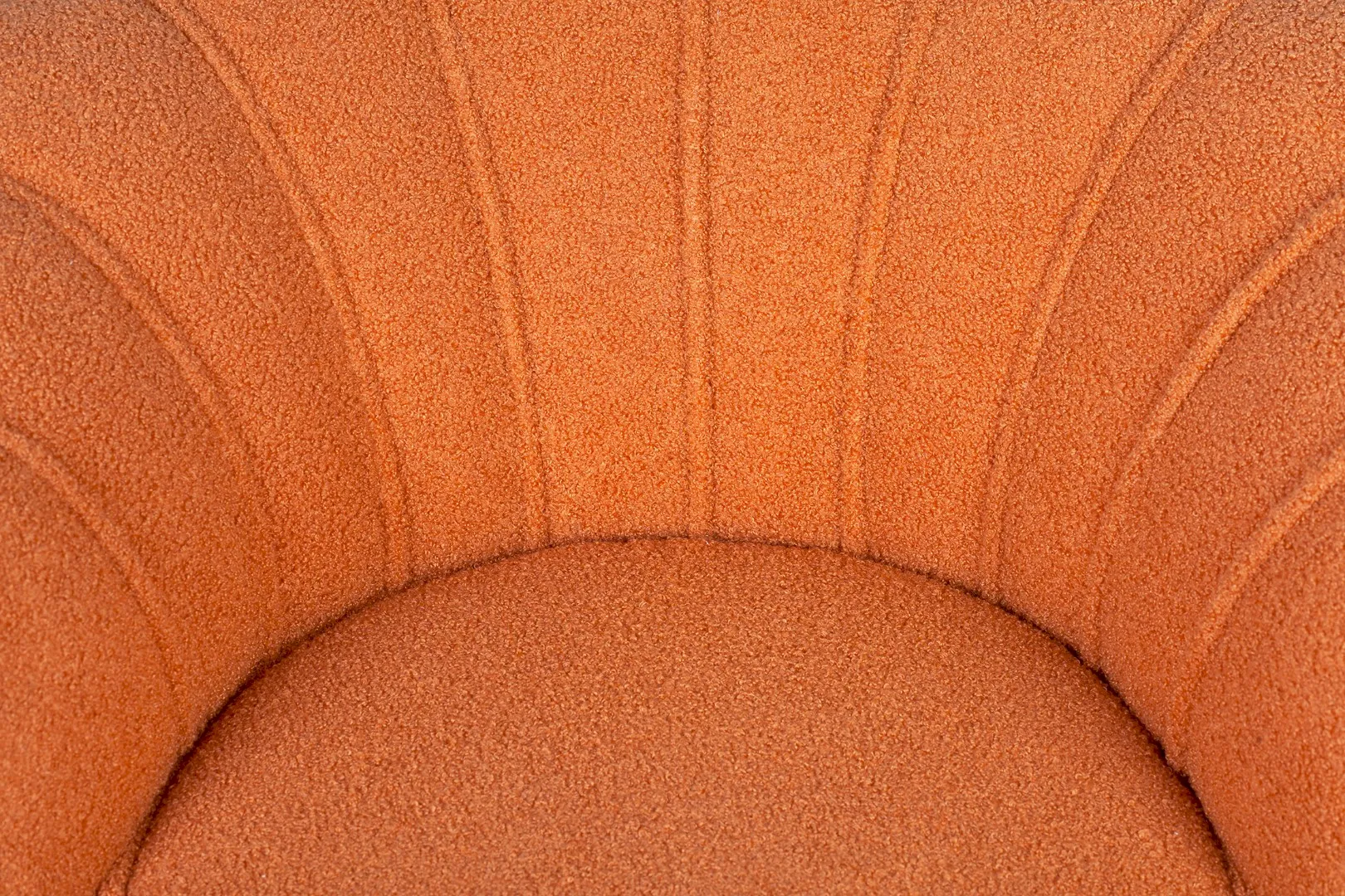 Низкое кресло ракушка Pearl Orange Boucle в интерьере в Москве Низкое кресло ракушка Pearl Orange Boucle в интерьере в Москве