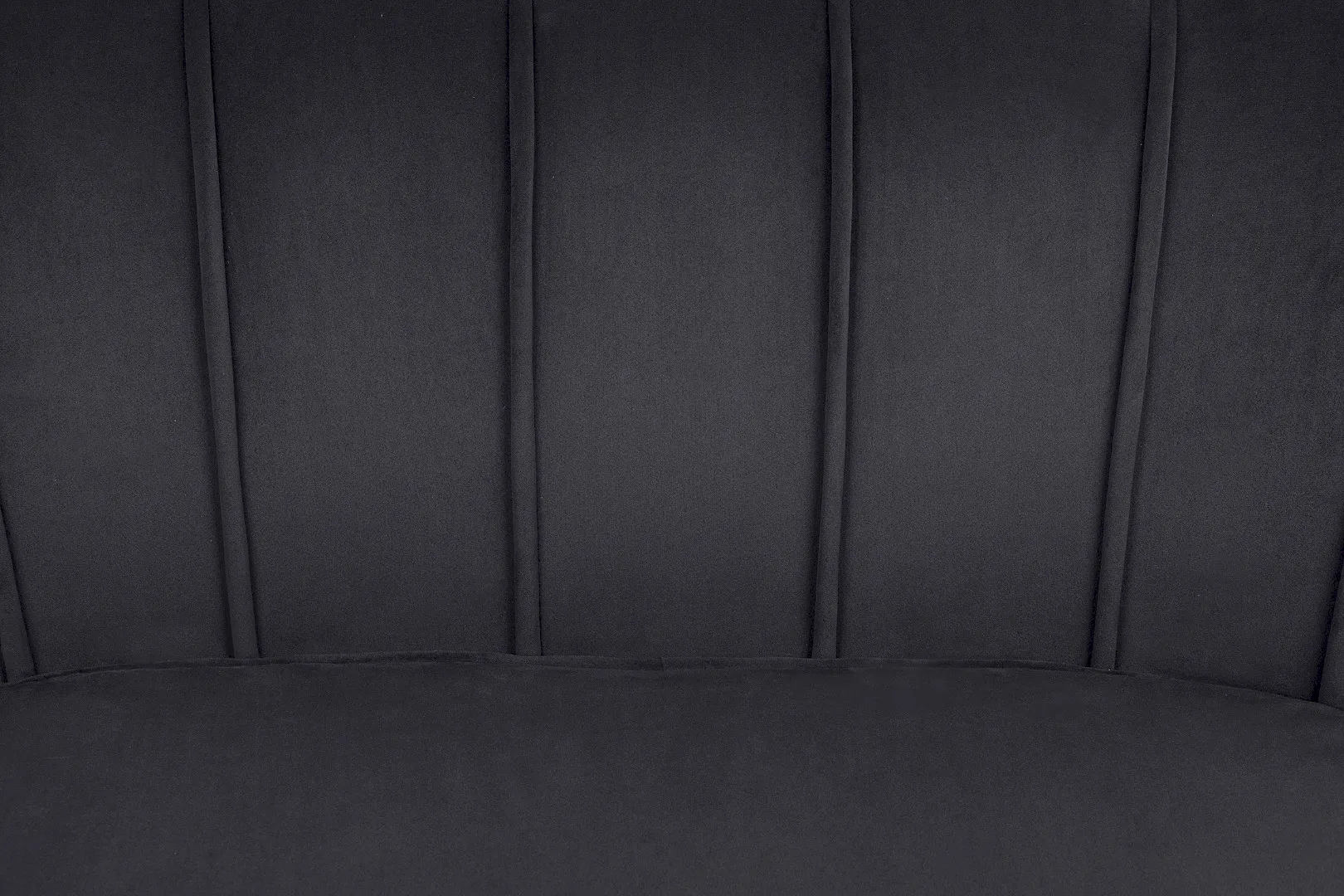 Диван ракушка для гостиниц Pearl Triple Black на черных ножках в интерьере
