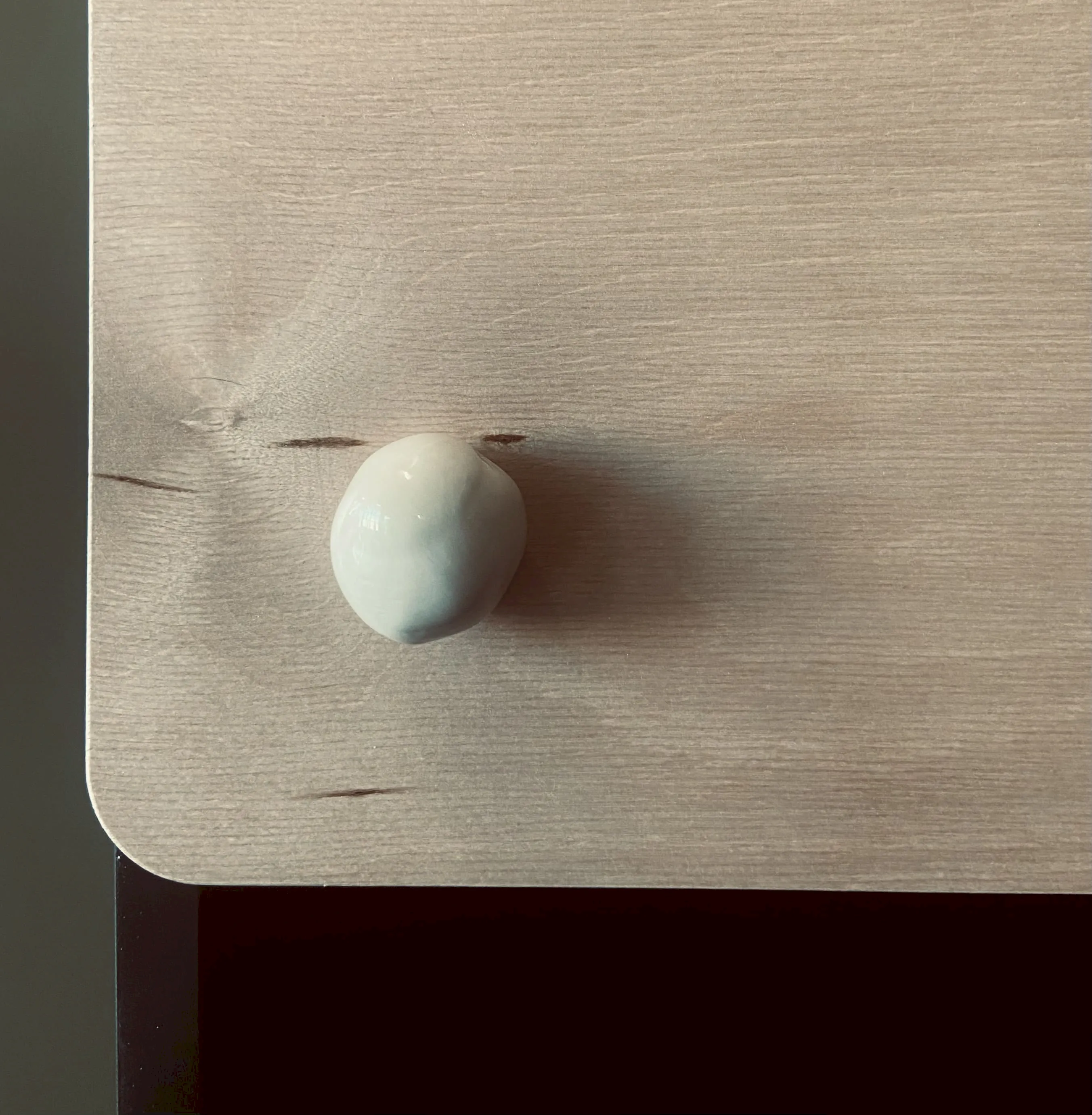 Узкий шкаф сдвумя дверками и одним ящиком "Сплит (Split)" SP13 в интерьере в Москве Узкий шкаф сдвумя дверками и одним ящиком "Сплит (Split)" SP13 в интерьере
