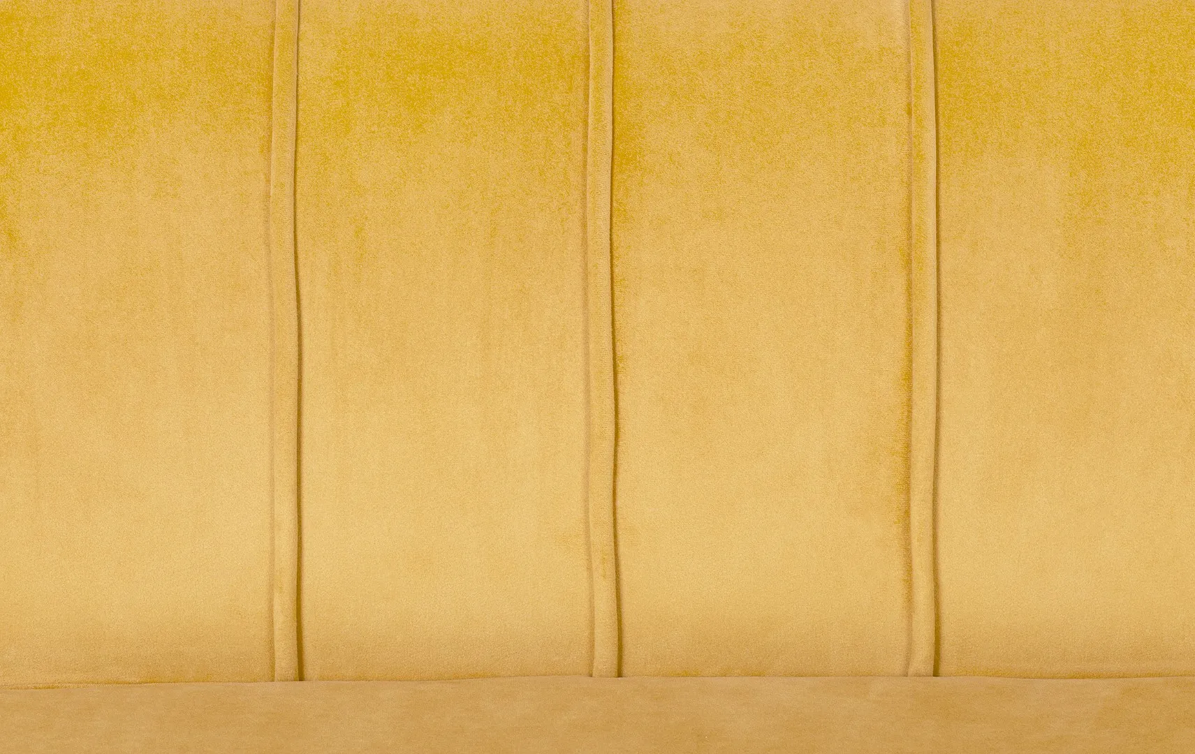 Дизайнерский диван Pearl Triple Yellow на черных ножках в интерьере