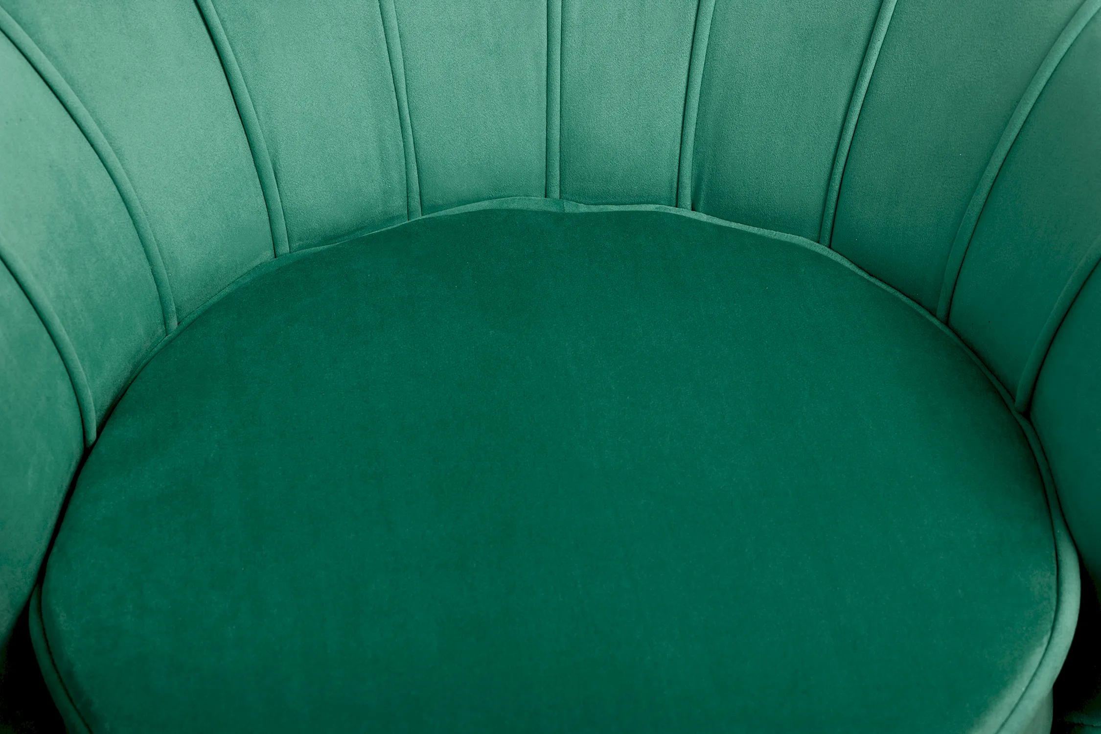 Низкое кресло ракушка Pearl Green V2 в интерьере в Москве