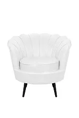Низкое кресло ракушка Pearl White на черных ножках в интерьере