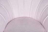 Низкое кресло ракушка Pearl Pink Boucle в интерьере