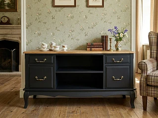 фото Комод под TV "Леонтина (Leontina)" в черном цвете арт ST9328BLK в интерьере