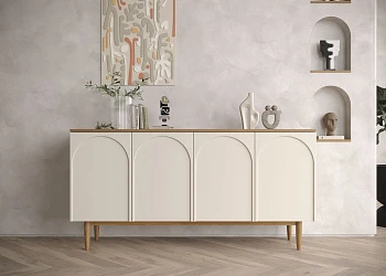 Комод с четырьмя дверками 