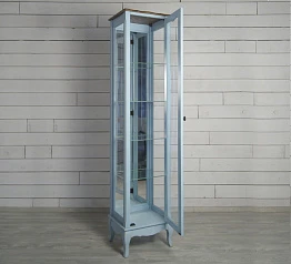 Шкаф "Leontina Blue" для посуды узкий/высокий арт ST9319RB в интерьере