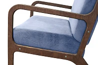 Низкое кресло с деревянными подлокотниками Mody Sky цвет синий на заказ