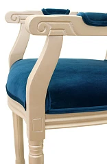 Мягкий стул с подлокотниками Volker Arm Gold в интерьере