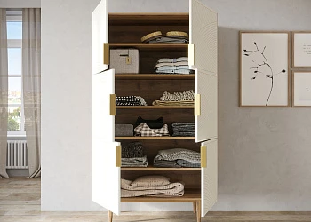 Большой комод с шестью дверками 