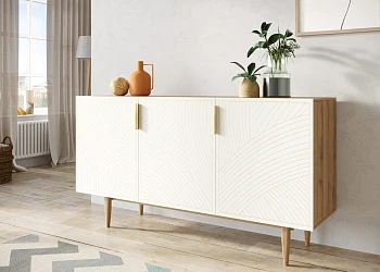 Комод с тремя дверками 