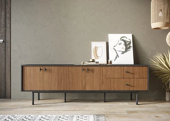 Комод с четырьмя дверками и двумя ящиками 